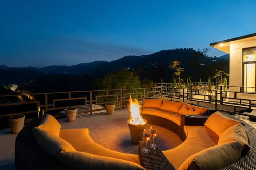 The Edge Luxe W/Private Pool & Comp Breakfast – 3 bedroom villa in Kasauli, Himachal Pradesh