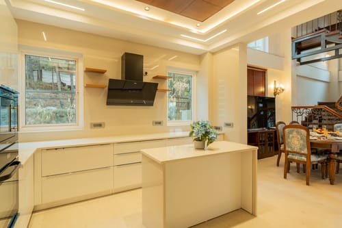 The Royce Orchid | Pet-friendly 4-BHK Hilltop Villa With Jacuzzi, Steam Room, Private Pool & 360° Hill Views – 4 bedroom villa in Kasauli, Himachal Pradesh
