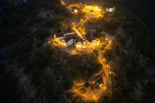 Sheesham @ Artisanal Heights w/ Jacuzzi and Infinity Pool – 1 bedroom villa in Una, Himachal Pradesh