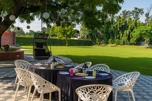 The Brick house w/ Outdoor Pool – 4 bedroom villa in Delhi-ncr, Delhi