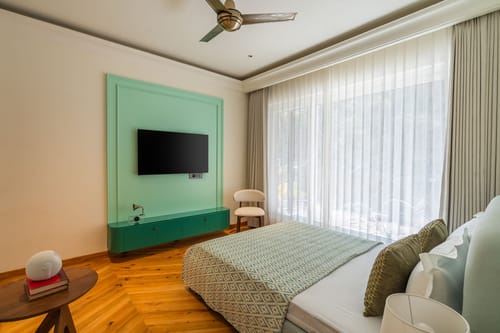Chestnut Manor W/ Sky Jacuzzi & Steam Room
– 6 bedroom villa in Kasauli, Himachal Pradesh