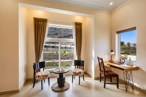 Mandovar Mountain Valley Retreat | 4 Room Pet-friendly Suite In a Private Estate with Shared Pool, Garden, Restaurant & Hill Views – 4 bedroom villa in Udaipur, Rajasthan