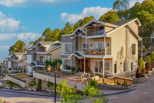The Royce Daisy | Ultra-Luxe 4-BHK Villa With Private Pool, Jacuzzi, Steam Room & 360° Hill Views – 4 bedroom villa in Kasauli, Himachal Pradesh