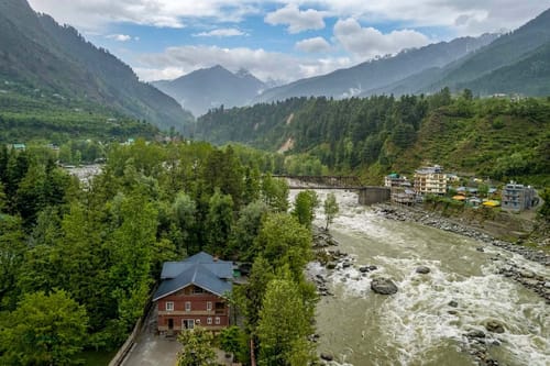 Shamrock Riverfront – 5 bedroom villa in Manali, Himachal pradesh