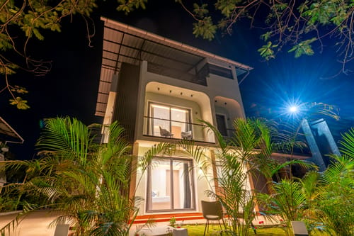Rosalia | 3-BHK Villa With Shared Pool and Lawn | 5 km from Shree Narayani Dham Temple – 3 bedroom villa in Lonavala, Maharashtra