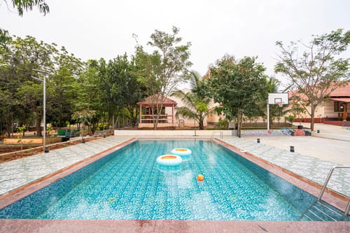 APR | 1 Pet-friendly Suite With Balcony with Shared Swimming Pool, Outdoor Play area & Fire Pit – 1 bedroom villa in Bengaluru, Karnataka