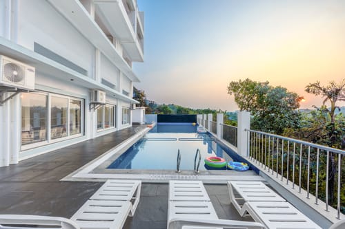 Midpoint UMA Suite | Pet-friendly 1-Room with Shared Outdoor Pool, Living Area & Entertainment Lounge | Lift Access – 1 bedroom villa in South Goa, Goa