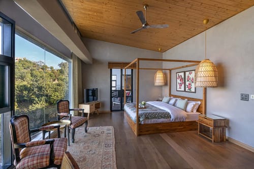 Nivriti W/ Heated Outdoor Pool – 4 bedroom villa in Kasauli, Himachal Pradesh