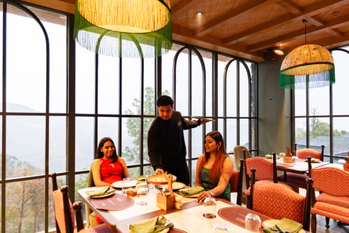 The Royce Orchid | Pet-friendly 4-BHK Hilltop Villa With Jacuzzi, Steam Room, Private Pool & 360° Hill Views – 4 bedroom villa in Kasauli, Himachal Pradesh