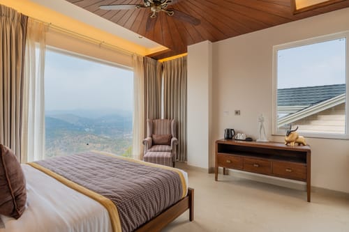 The Royce Orchid | Pet-friendly 4-BHK Hilltop Villa With Jacuzzi, Steam Room, Private Pool & 360° Hill Views – 4 bedroom villa in Kasauli, Himachal Pradesh