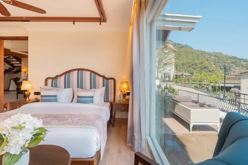 The Royce Daisy | Ultra-Luxe 4-BHK Villa With Private Pool, Jacuzzi, Steam Room & 360° Hill Views – 4 bedroom villa in Kasauli, Himachal Pradesh