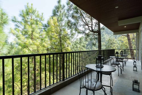 Dos @ The Himalayan Den – 4 bedroom villa in Kasauli, Himachal Pradesh