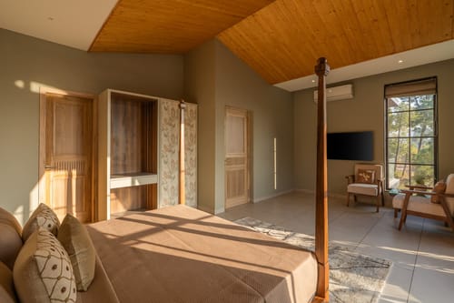 The Kasa w/ Infinity Pool & Home Theatre – 5 bedroom villa in Kasauli, Himachal Pradesh