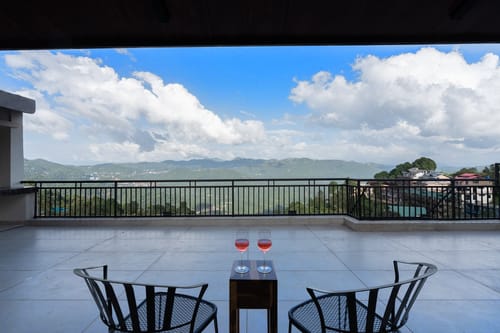 Terrasse de Raga @ Raga Living – 1 bedroom villa in Kasauli, Himachal Pradesh