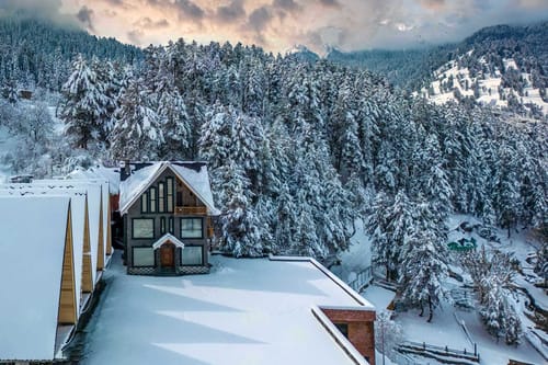 Frosty @ Frozen Fall - Tangmarg w/ Breakfast Included – 4 bedroom villa in Gulmarg, Jammu And kashmir
