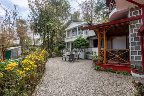 The Hive Cottage | Serene 9-Rooms Hillside Resort With Suites, Restaurant, & Outdoor Seating | Ample Parking – 9 bedroom villa in Nainital, Uttarakhand