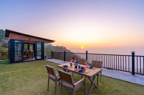 Savara w/ Heated Infinity Pool and Jacuzzi
 – 5 bedroom villa in Kasauli, Himachal Pradesh