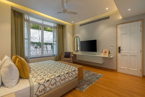 Chapter 7 @ The Ever House W/ Jacuzzi & Pvt Outdoor Pool – 2 bedroom villa in Kasauli, Himachal Pradesh