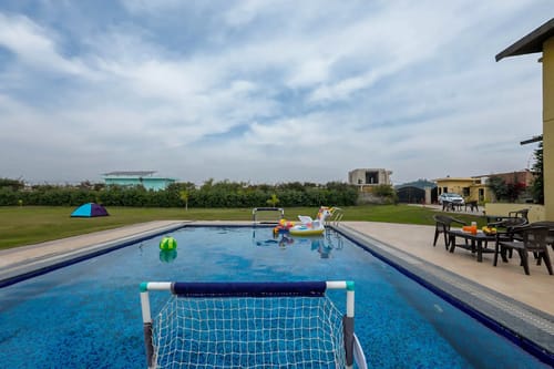 Anantara | 3-BHK | Pet-Friendly Farmstay With Private Pool | Camel Rides & more  – 3 bedroom villa in Neemrana, Rajasthan