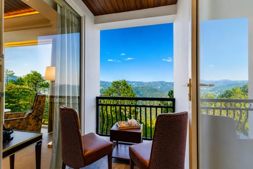 The Royce Silver Oak Opal | Thoughtfully Designed Pet-Friendly 2-BHK Apartment with Scenic Private Deck & Clubhouse – 2 bedroom villa in Kasauli, Himachal Pradesh