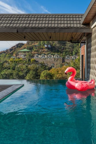 The Kasa w/ Infinity Pool & Home Theatre – 5 bedroom villa in Kasauli, Himachal Pradesh