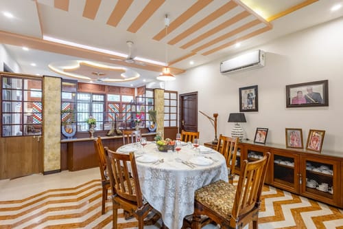 Abhimanyu Mansion Sapphire | 4-BHK Heritage Haveli With Outdoor Dining Area & Garden in City Centre – 4 bedroom villa in Udaipur, Rajasthan