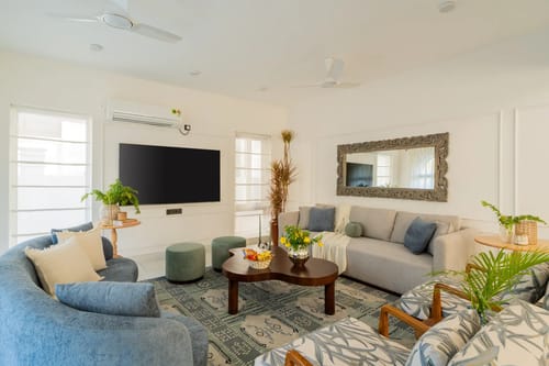 Villa Paraíso | Luxe Pet-friendly 4-BHK Villa With Pvt Pool, Bar, Lift & Scenic Hill Vistas – 4 bedroom villa in North Goa, Goa