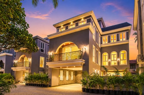Solace Teal | Charming Pet-friendly 5-BHK Getaway With Private Pool | Grand Dining & 2 living spaces – 5 bedroom villa in North Goa, Goa