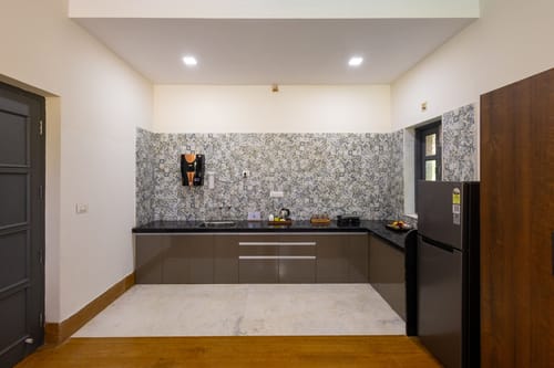 Raas Stays | 4-BHK Retreat With Private Pool, Gardens, Lounge Cum Bar & Scenic Aravali Views – 4 bedroom villa in Udaipur, Rajasthan