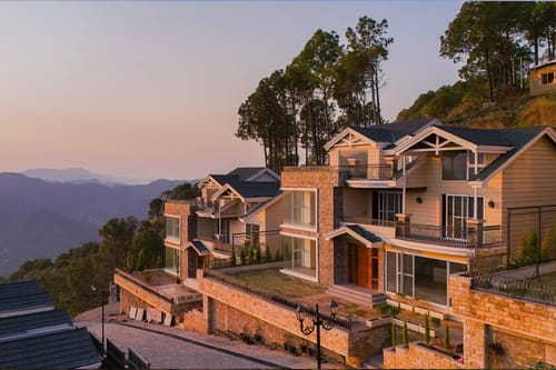 The Royce Daisy | Ultra-Luxe 4-BHK Villa With Private Pool, Jacuzzi, Steam Room & 360° Hill Views – 4 bedroom villa in Kasauli, Himachal Pradesh