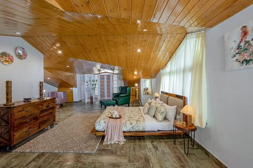 Alpenglow | Pet-friendly 3-BHK Hillside Villa With Garden & Scenic views – 3 bedroom villa in Kasauli, Himachal Pradesh