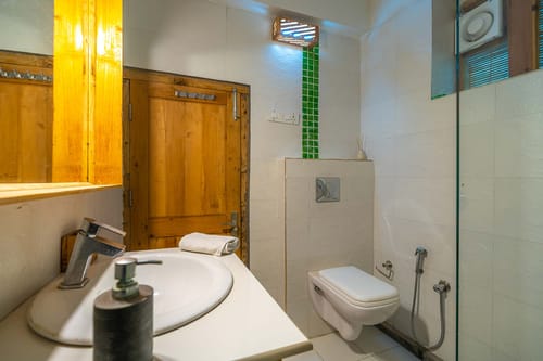 Breezy Banks – 6 bedroom villa in Tirthan Valley, Himachal Pradesh