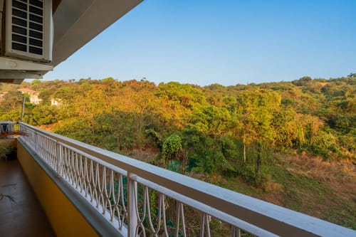Veera Marina | 3-BHK Penthouse With Terrace, Common Pools & Lift, Near Candolim Beach – 3 bedroom villa in North Goa, Goa
