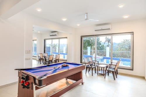 Midpoint UMA Suite | Pet-friendly 1-Room with Shared Outdoor Pool, Living Area & Entertainment Lounge | Lift Access – 1 bedroom villa in South Goa, Goa