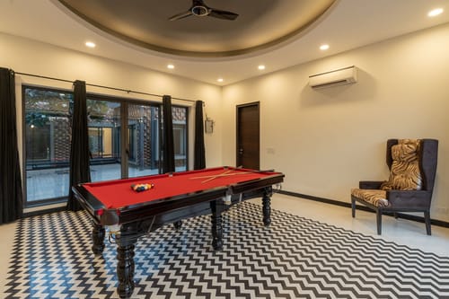 The Brick house w/ Outdoor Pool – 4 bedroom villa in Delhi-ncr, Delhi