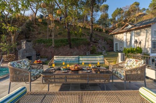 ILIKA W Heated Infinity Pool and Jacuzzi – 8 bedroom villa in Kasauli, Himachal Pradesh