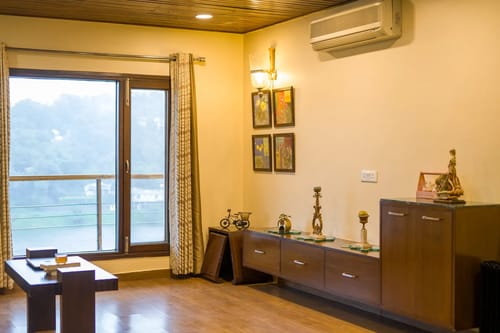 Lakeview Manor | Stunning 3-BHK Lakeside Getaway With Balconies & A Garden – 3 bedroom villa in Bhimtal, Uttarakhand