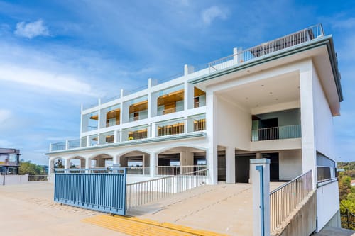 Midpoint UMA Suite | Pet-friendly 1-Room with Shared Outdoor Pool, Living Area & Entertainment Lounge | Lift Access – 1 bedroom villa in South Goa, Goa