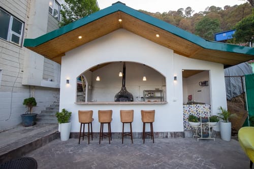 Live Life | Pet-friendly 2-BHKs With Entertainment Room, Restro & Garden – 2 bedroom villa in Kasauli, Himachal Pradesh