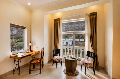 Mandovar Mountain Valley Retreat | 4 Room Pet-friendly Suite In a Private Estate with Shared Pool, Garden, Restaurant & Hill Views – 4 bedroom villa in Udaipur, Rajasthan