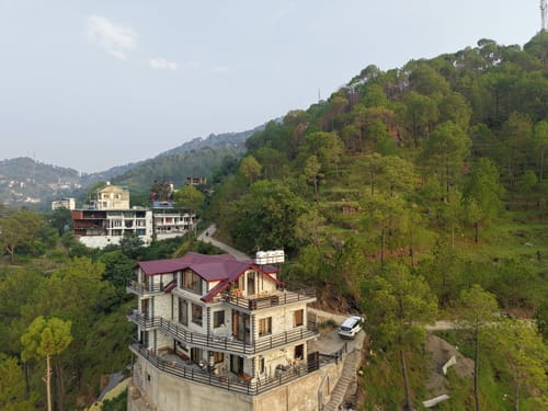 Kosh Villa Pinevale | 2- BHK Villa With Pool Table, Terrace Lounge & 360 Panoramic Mountain Views – 2 bedroom villa in Kasauli, Himachal Pradesh