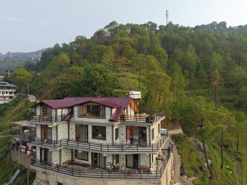 Kosh Villa | 5-BHK Villa With Rooftop Terrace, Pool Table & Mountain Views – 5 bedroom villa in Kasauli, Himachal Pradesh