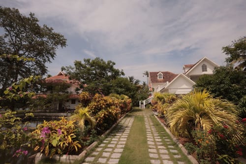 Palliath House |3 BHK With, Living Lounge, Patio, Shared Lawn and 3 Natural Ponds | Near Andhakaranazhi Beach – 3 bedroom villa in Alappuzha, Kerala