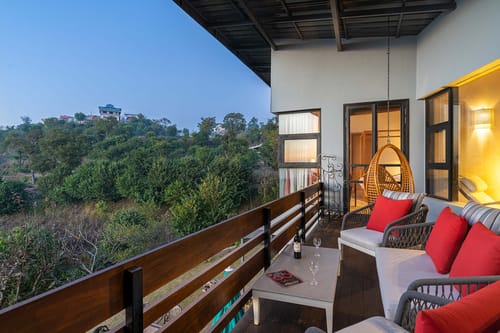 Sukh @ Nivriti W/ Heated Outdoor Pool – 3 bedroom villa in Kasauli, Himachal Pradesh