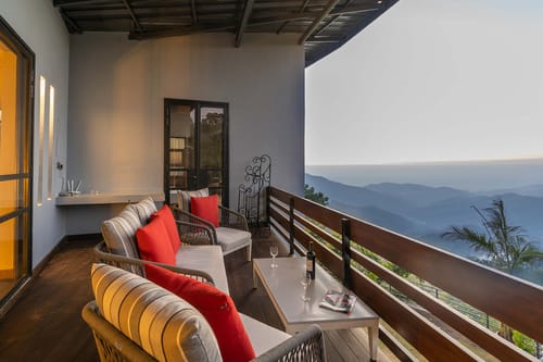 Nivriti W/ Heated Outdoor Pool – 4 bedroom villa in Kasauli, Himachal Pradesh