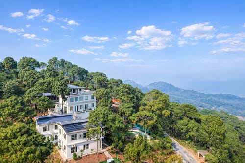 Stars and WindSongs | 1 Hilltop Suite with Shared Pool, Bonfire, Game Zone, Alfresco Dining & Relaxing Garden Spaces – 1 bedroom villa in Nahan, Himachal Pradesh
