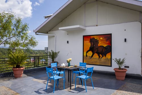 Esh Cottages Willow | Hillside 1-room Retreat With Lush Garden, Common Pool & Restaurant – 1 bedroom villa in Palampur, Himachal Pradesh
