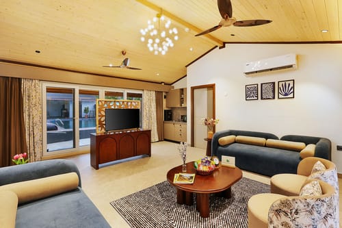 Esh Cottages Moss | Hilltop 2-BHK Retreat with Open-air Jacuzzi, Shared Garden, Pool & Cosy Lounge – 2 bedroom villa in Palampur, Himachal Pradesh