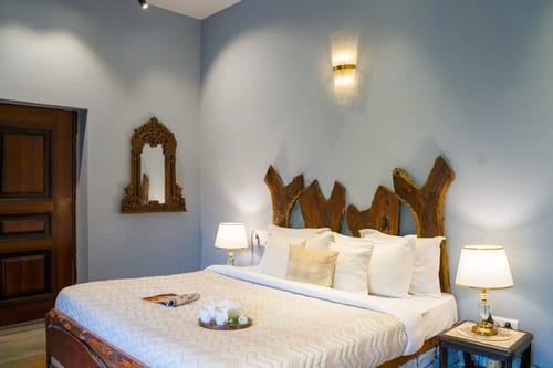 Zephyr Stoneva | Peaceful Mountain Retreat With Pool, Gym & Dining – 1 bedroom villa in Mussoorie, Uttarakhand