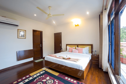 Kasauli Woods Cottage | Hillside 3-BHK Retreat With Outdoor Lounge, Balcony & Scenic Views